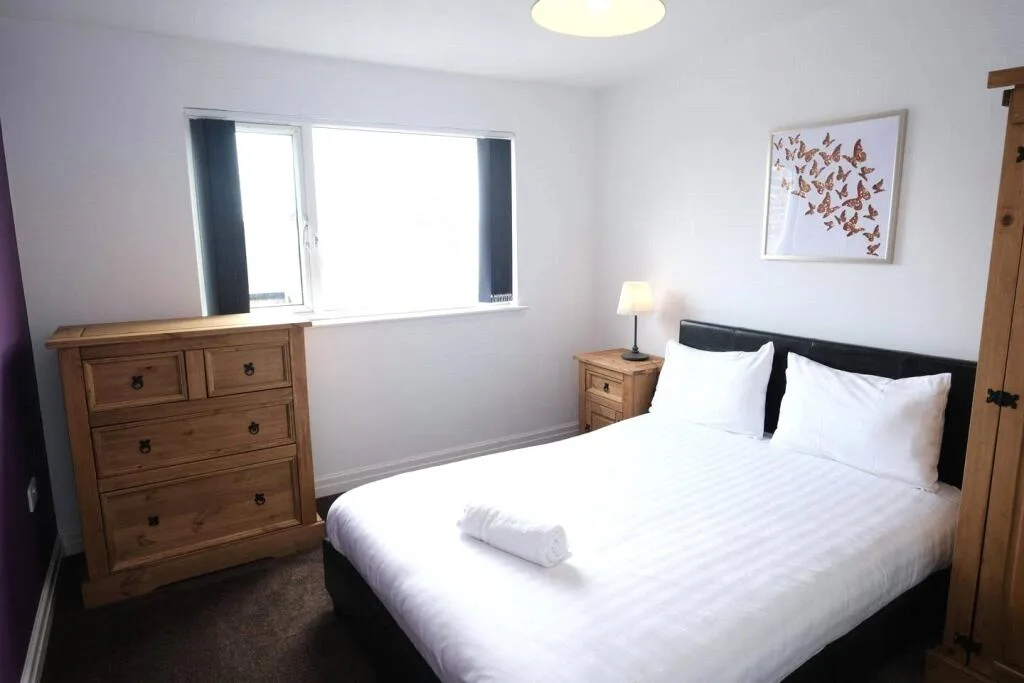6 bedroom end of terrace house for rent