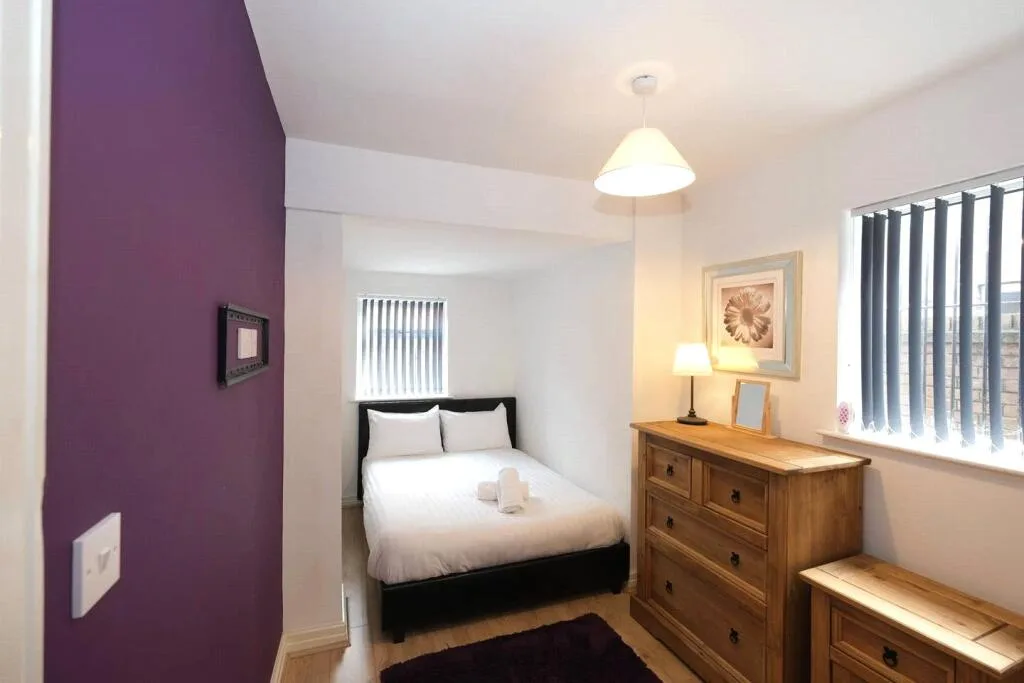 6 bedroom end of terrace house for rent