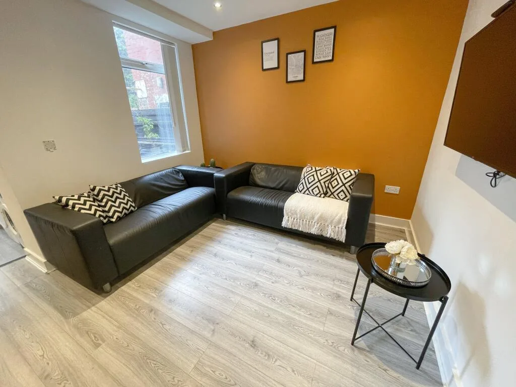 6 bedroom terraced house for rent
