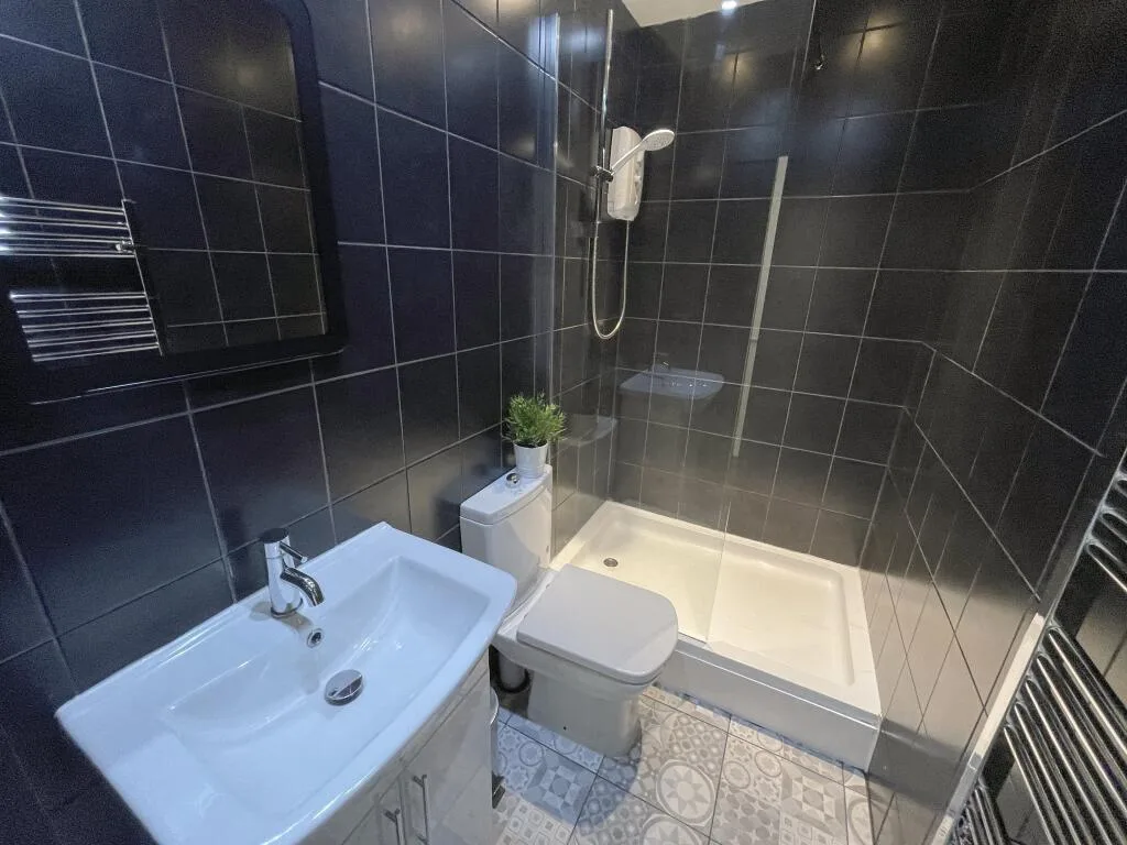 6 bedroom terraced house for rent