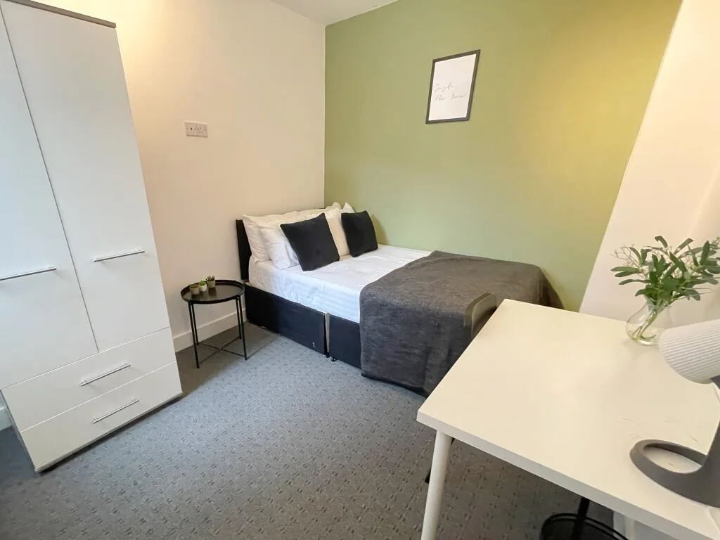 6 bedroom terraced house for rent
