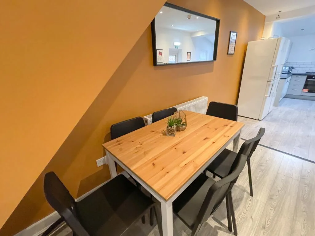 6 bedroom terraced house for rent