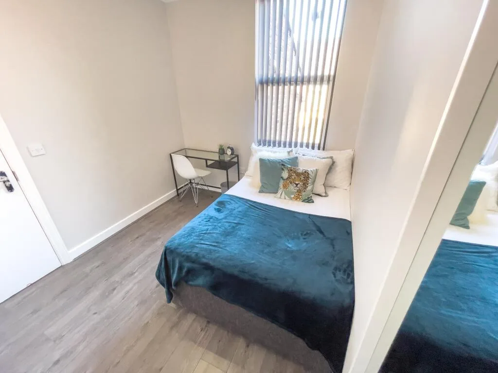 6 bedroom terraced house for rent