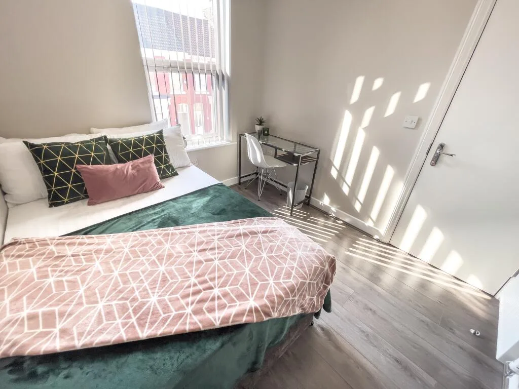 6 bedroom terraced house for rent