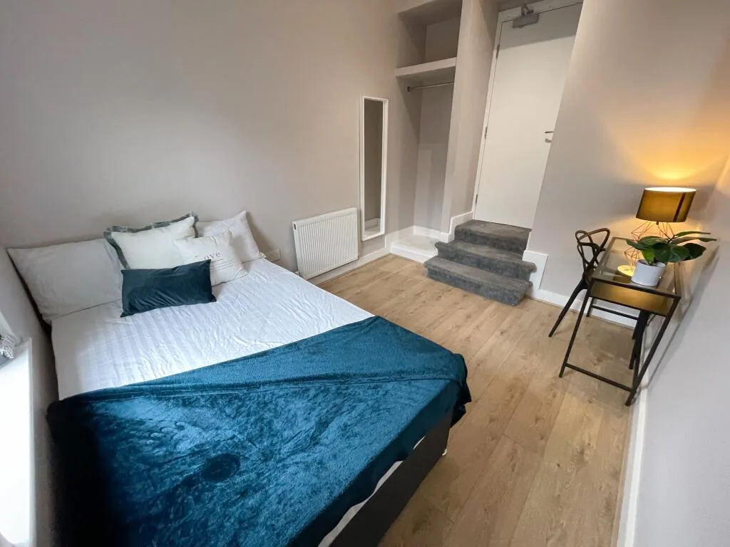 6 bedroom terraced house for rent