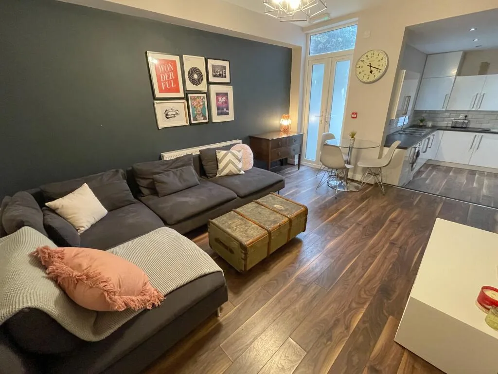 6 bedroom terraced house for rent