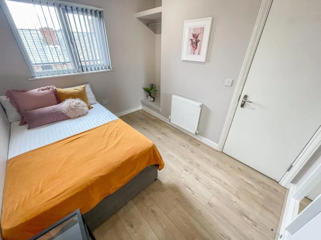 6 bedroom terraced house for rent
