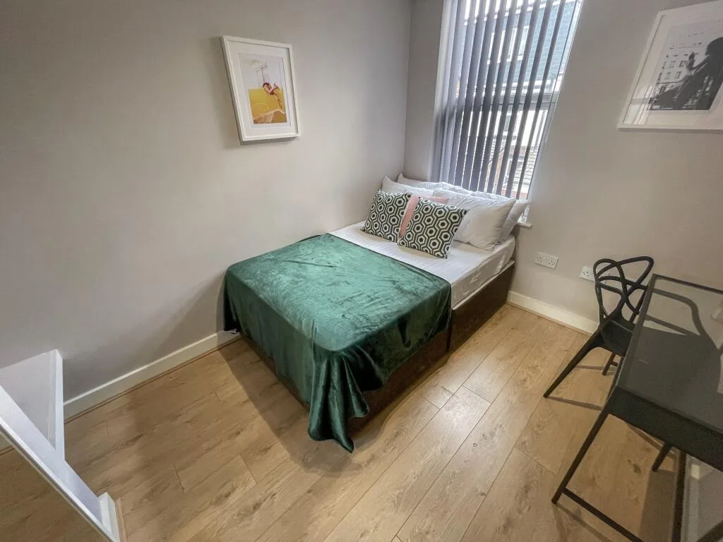 6 bedroom terraced house for rent