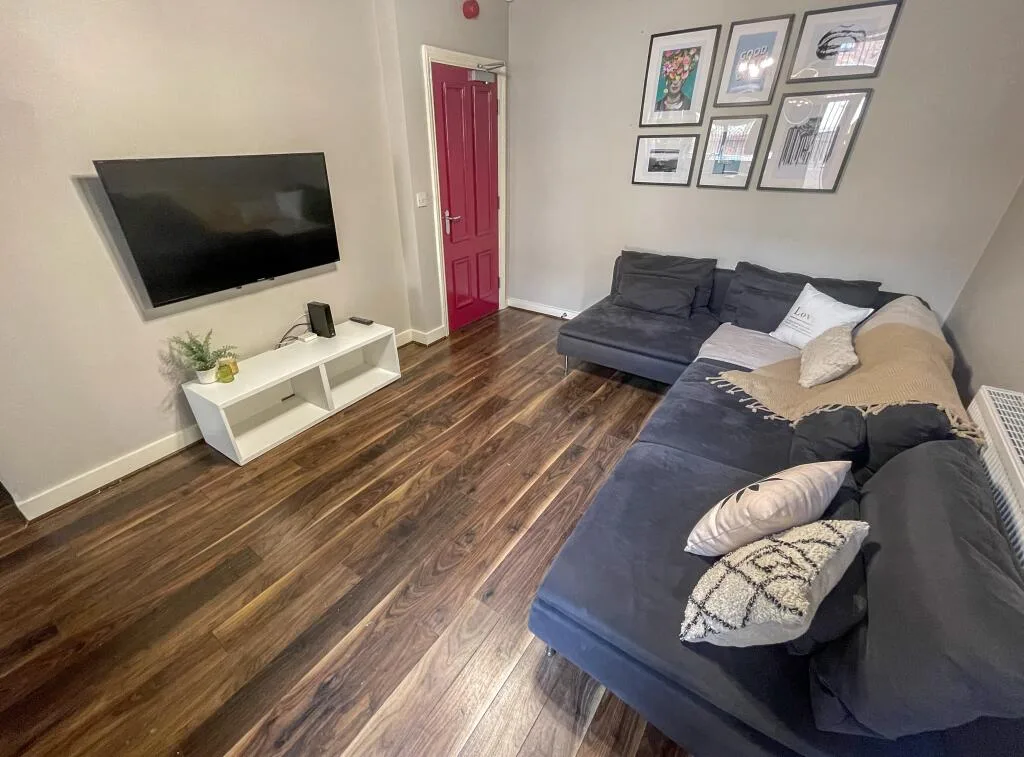 6 bedroom terraced house for rent