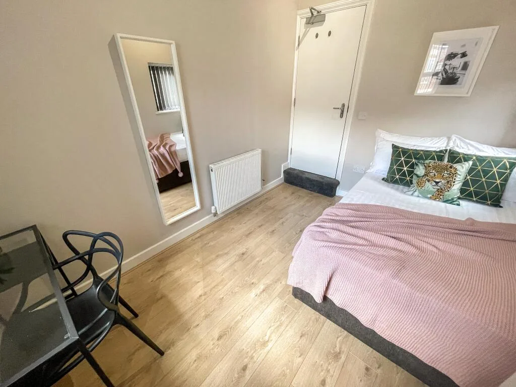 6 bedroom terraced house for rent