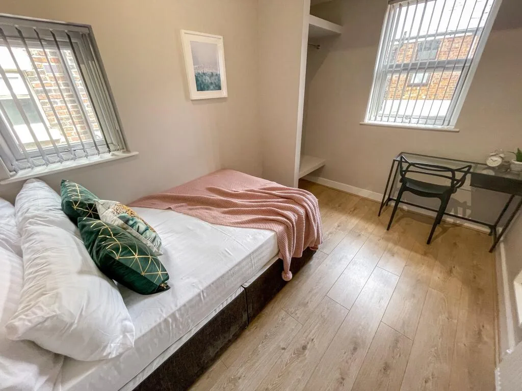 6 bedroom terraced house for rent