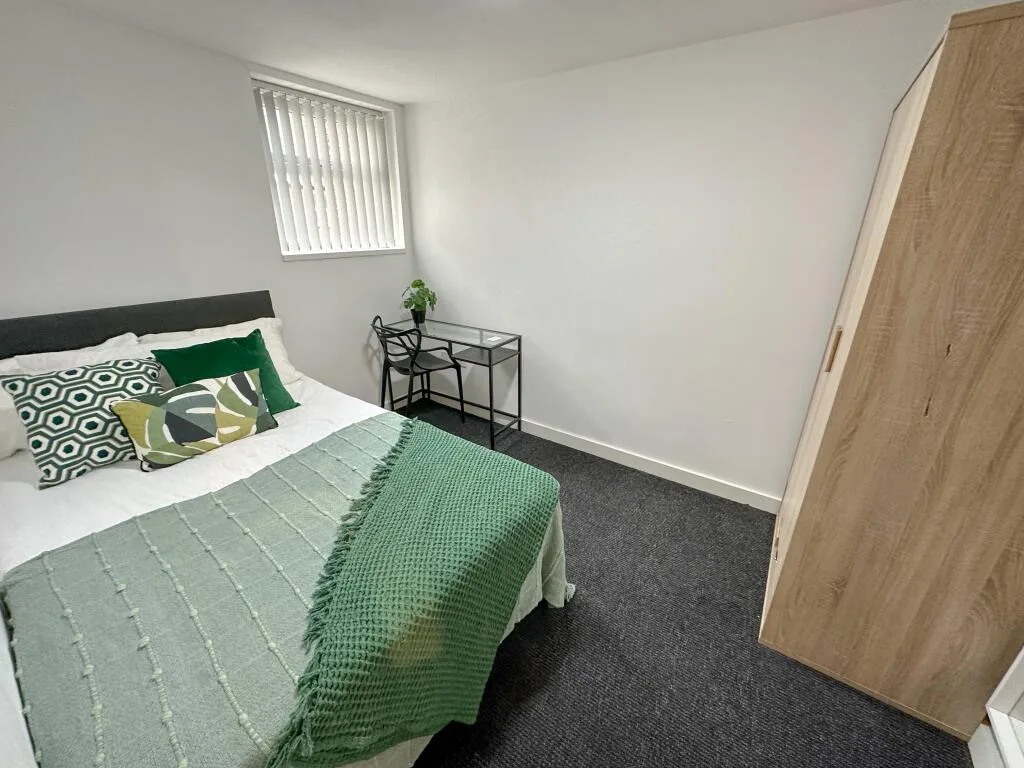 6 bedroom terraced house for rent