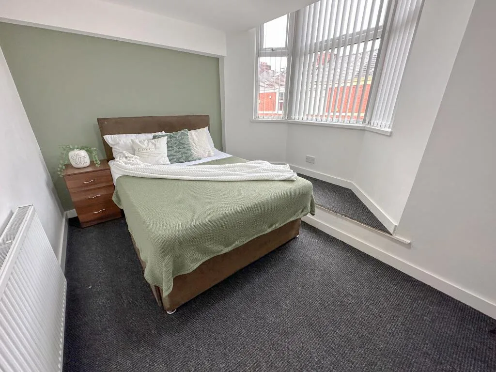 6 bedroom terraced house for rent