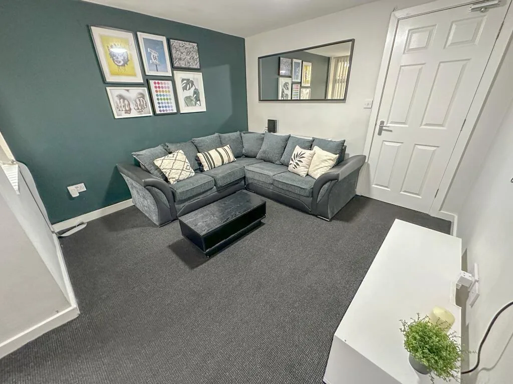 6 bedroom terraced house for rent