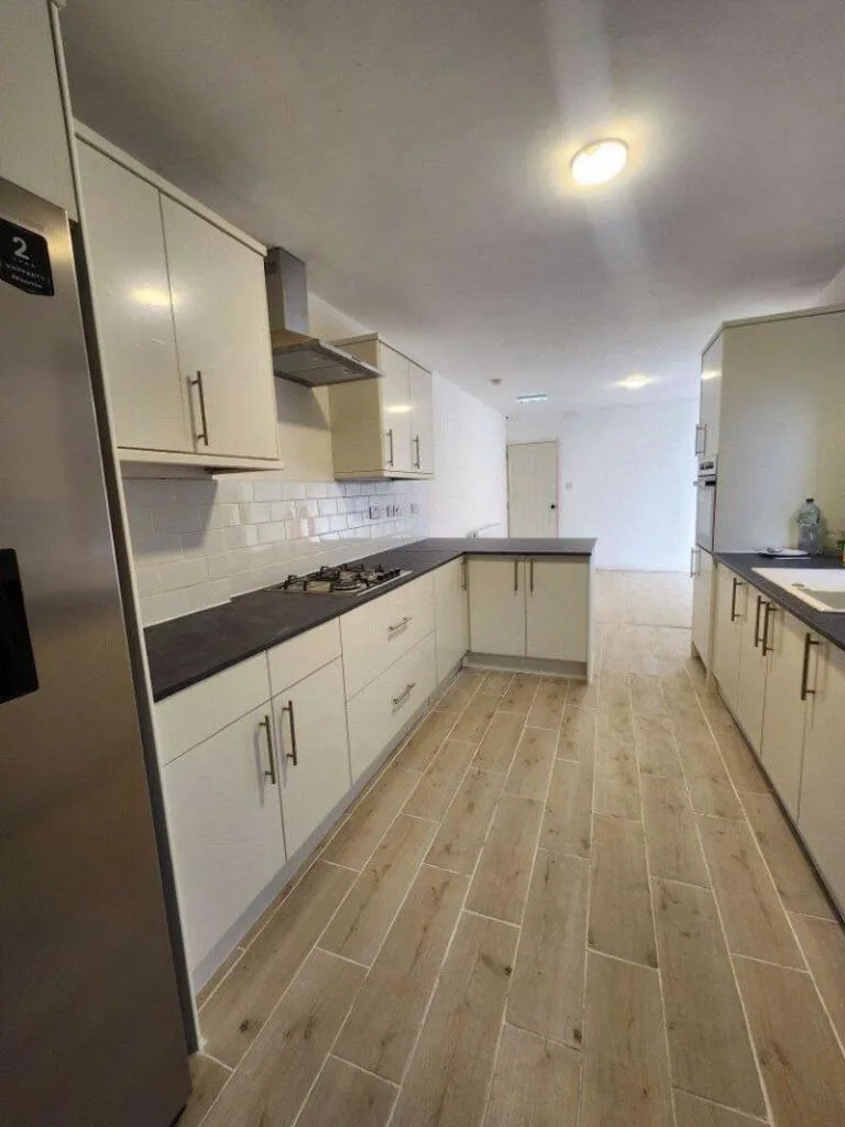 6 bedroom detached house for rent