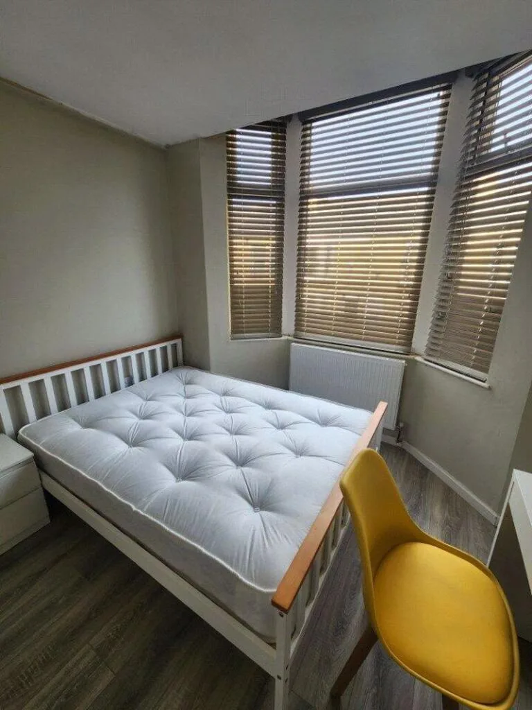 6 bedroom detached house for rent