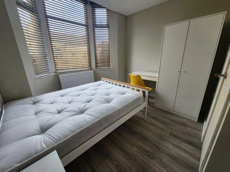6 bedroom detached house for rent