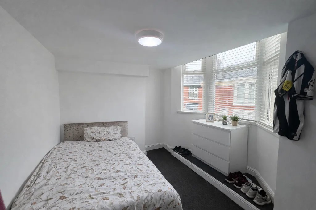 5 bedroom terraced house for rent