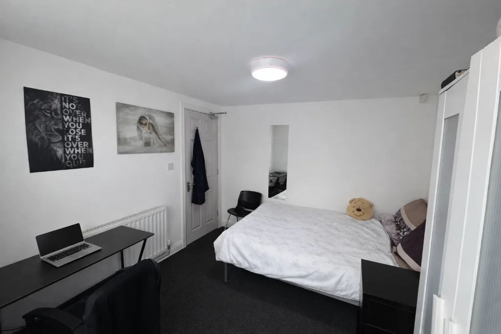 5 bedroom terraced house for rent