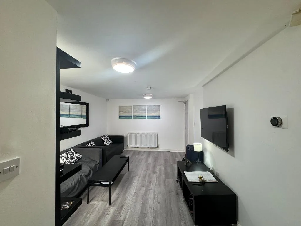 5 bedroom terraced house for rent
