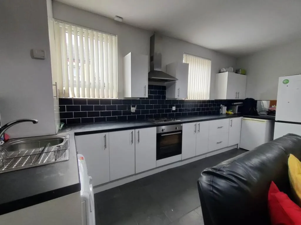 5 bedroom house share for rent