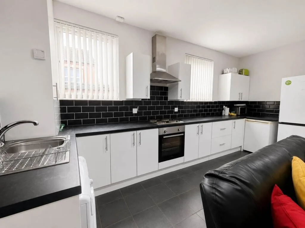 5 bedroom house share for rent