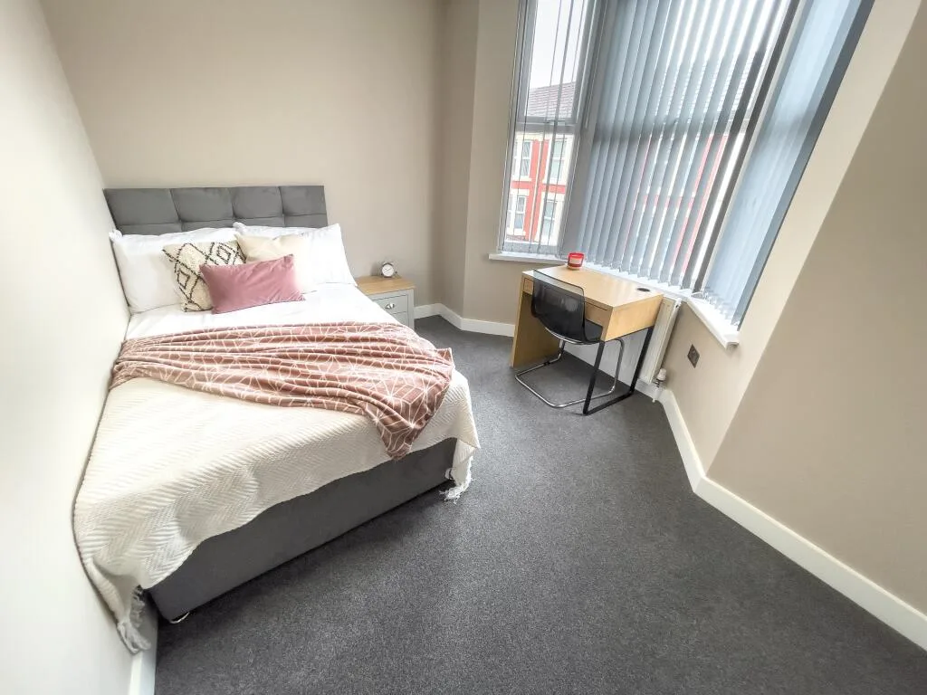 6 bedroom house for rent