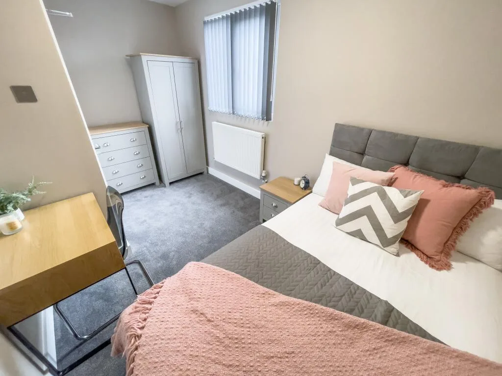 6 bedroom house for rent
