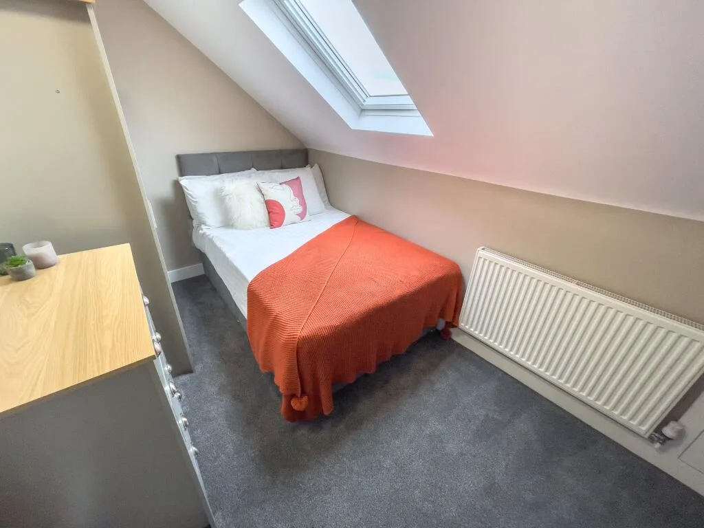 6 bedroom house for rent