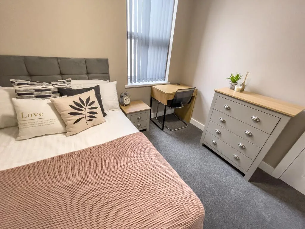 6 bedroom house for rent