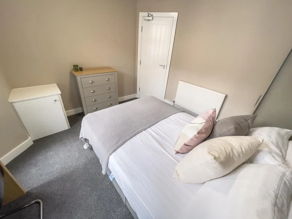 6 bedroom house for rent