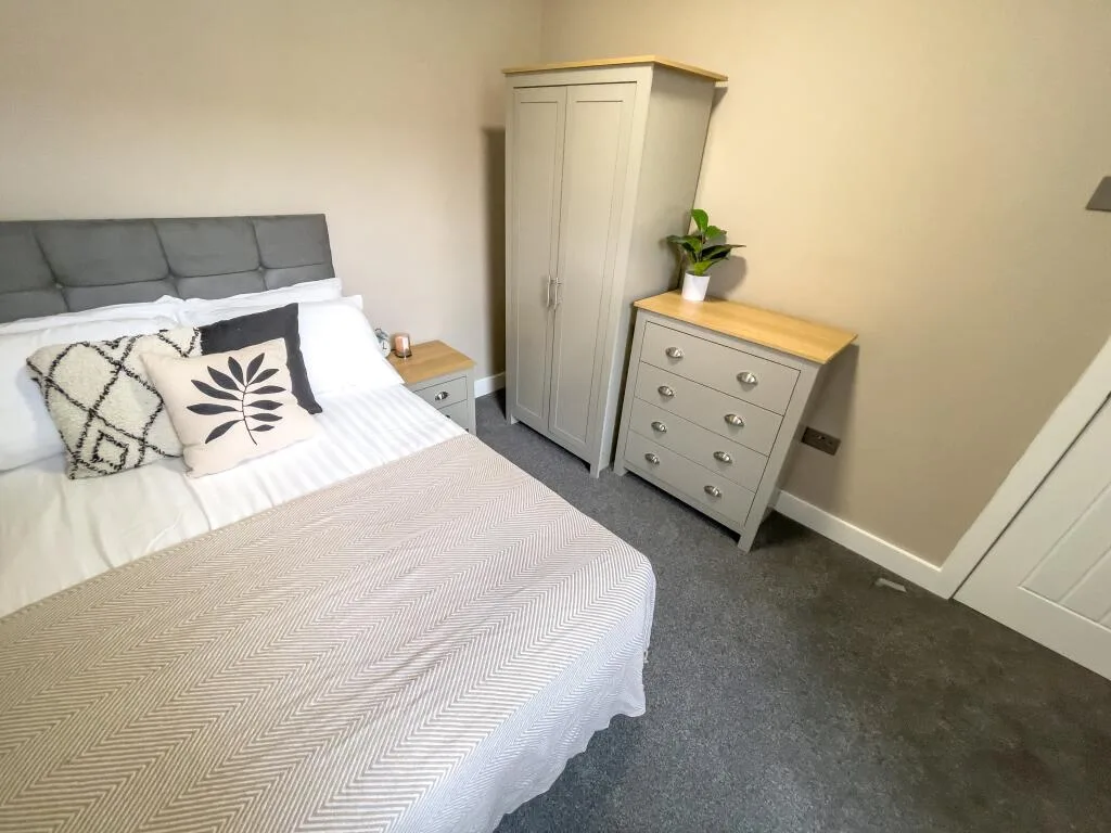 6 bedroom house for rent