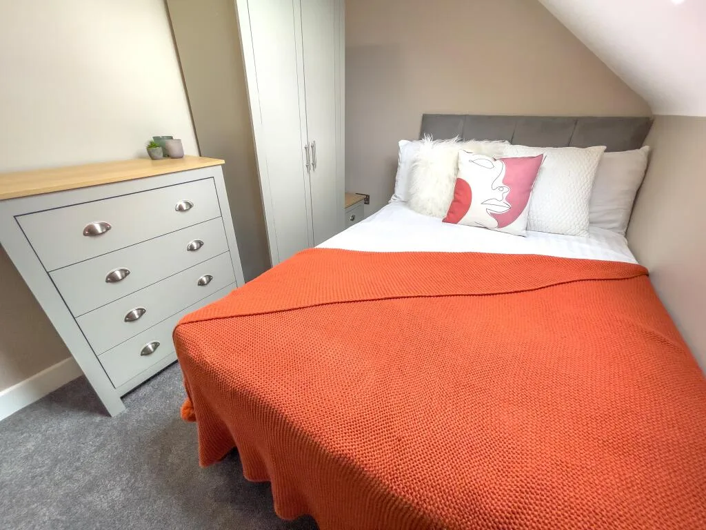 6 bedroom house for rent