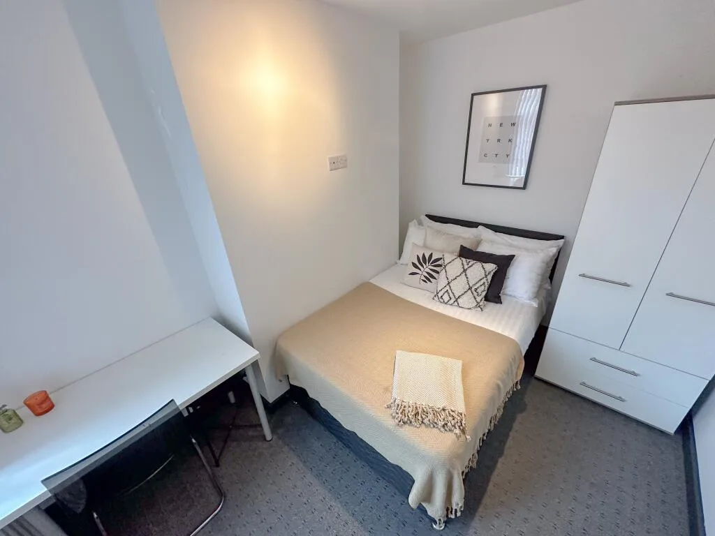 6 bedroom terraced house for rent