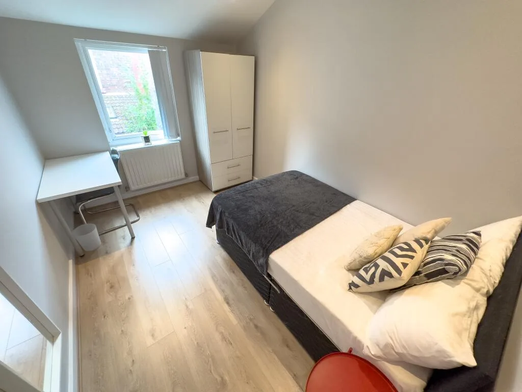 6 bedroom terraced house for rent