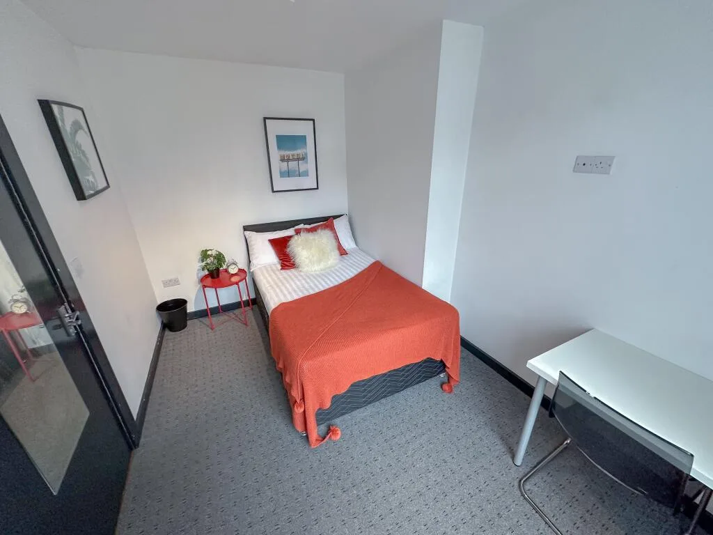 6 bedroom terraced house for rent