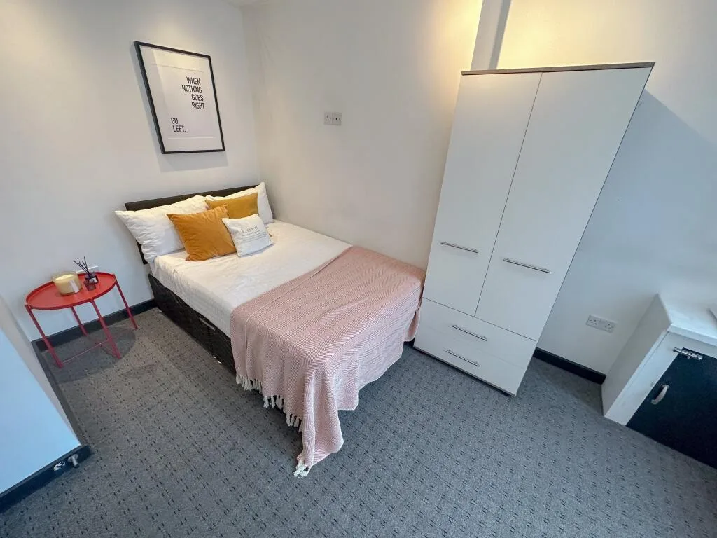 6 bedroom terraced house for rent
