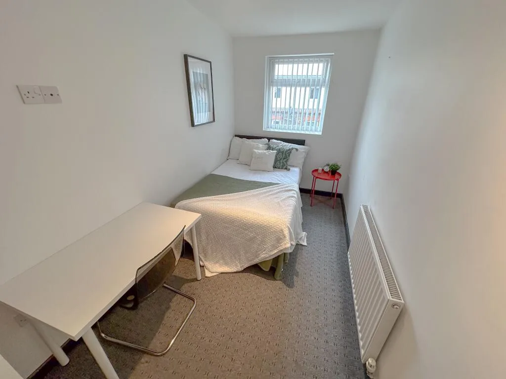6 bedroom terraced house for rent