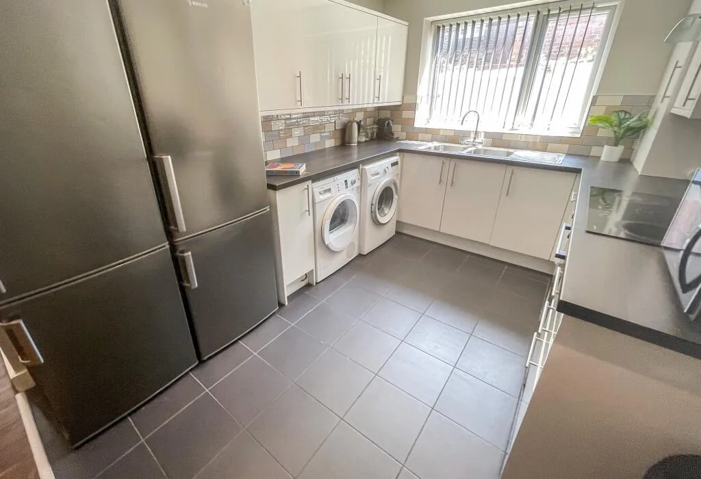 6 bedroom terraced house for rent