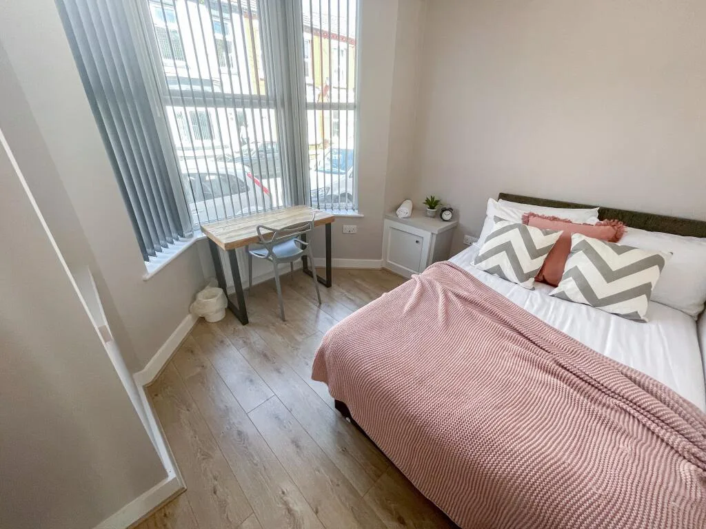 6 bedroom terraced house for rent