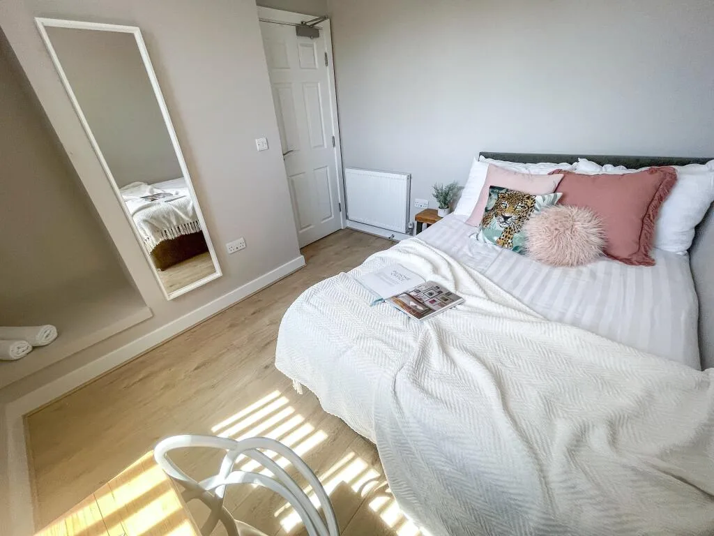 6 bedroom terraced house for rent