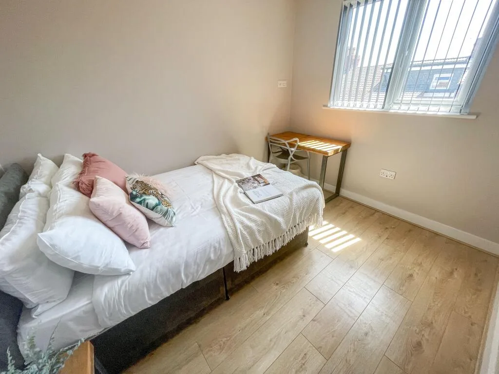 6 bedroom terraced house for rent