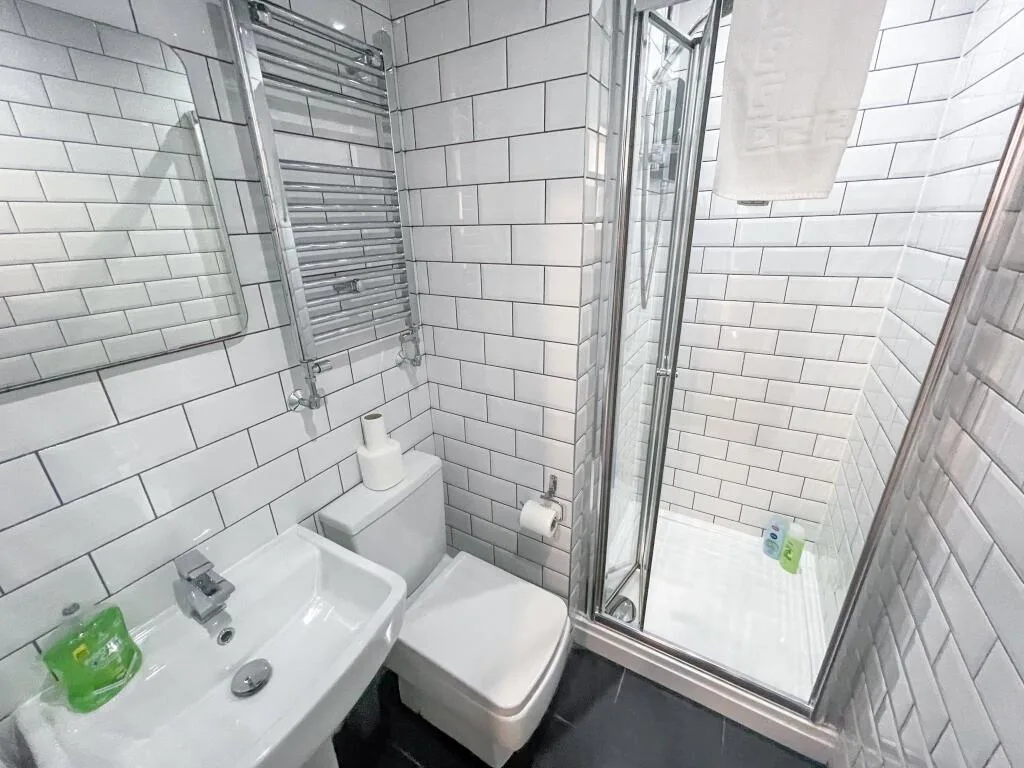 6 bedroom terraced house for rent