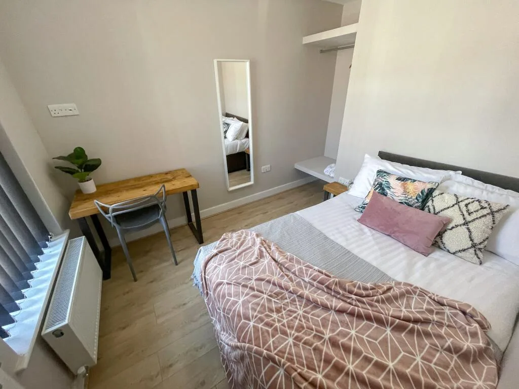 6 bedroom terraced house for rent