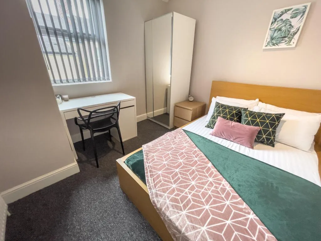 5 bedroom terraced house for rent