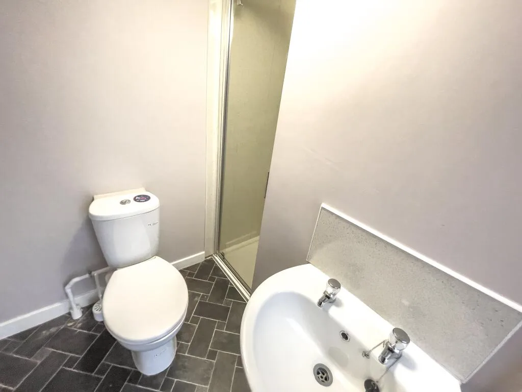 5 bedroom terraced house for rent