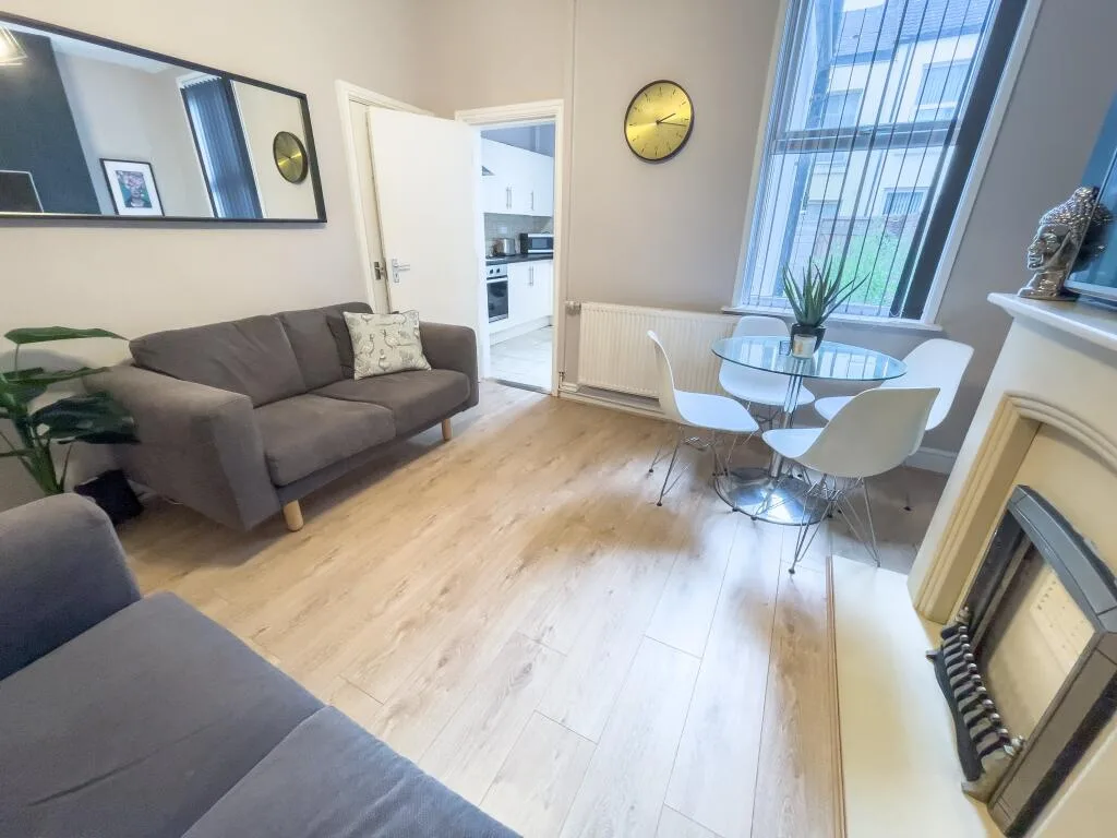 5 bedroom terraced house for rent