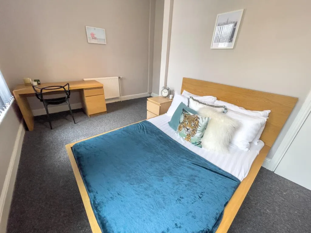 5 bedroom terraced house for rent