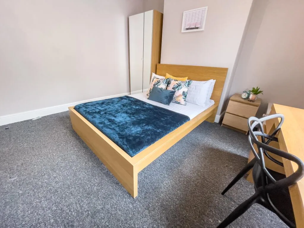 5 bedroom terraced house for rent
