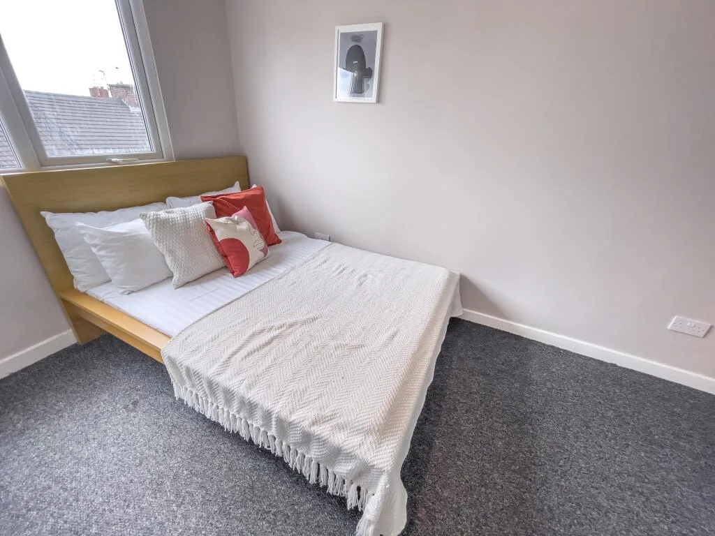 5 bedroom terraced house for rent